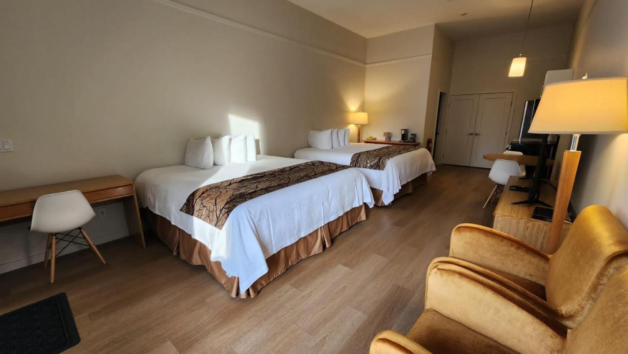 The Cedars Inn Hotel & Convention Centre Ґібсонс Екстер'єр фото