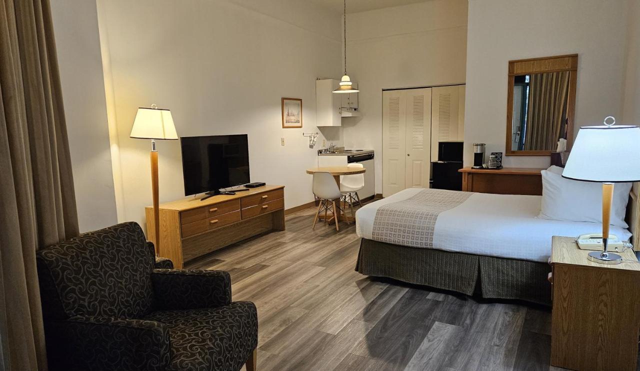 The Cedars Inn Hotel & Convention Centre Ґібсонс Екстер'єр фото